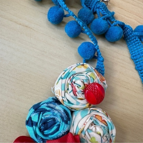 Sew Darn Cute - Fabric flower button necklace handmade turquoise and red - Picture 9 of 13